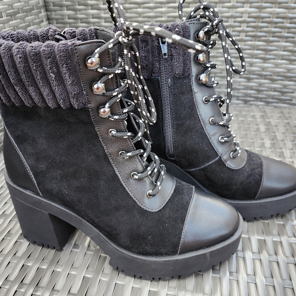 Chelsea & Violet Lace Up Boots sz 8